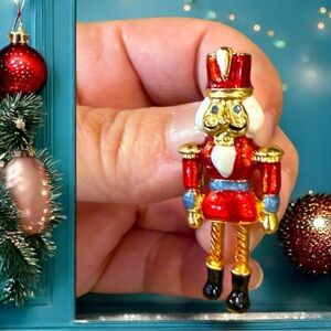 Vintage Avon Gold Plated Red Enamel Articulated Nutcracker Christmas Brooch Pin